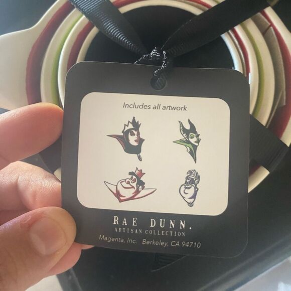 New Rae Dunn x Disney Villains Measuring Cup Set - Picture 4 of 6